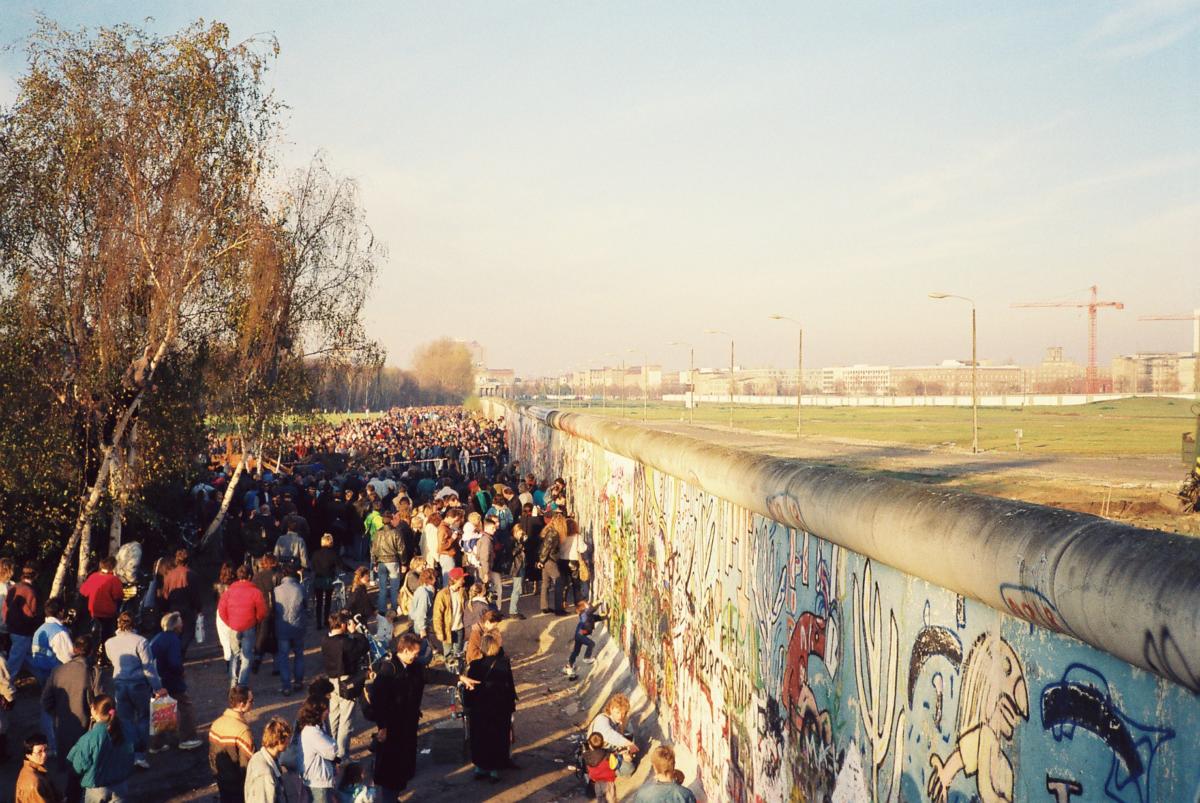Am 11.11. waren die Berliner auf den Beinen. Hier auf dem Weg zum Potsdamer Platz mit Blick zum Brandenburger Tor. 